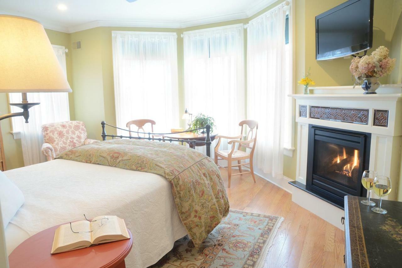 The Springwater Bed And Breakfast Саратога-Спрингс Экстерьер фото