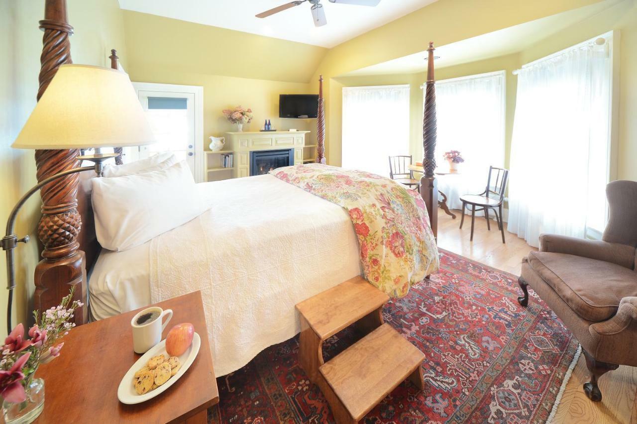 The Springwater Bed And Breakfast Саратога-Спрингс Экстерьер фото